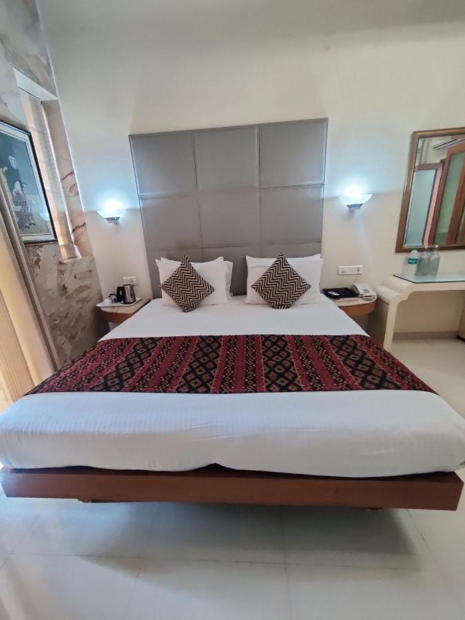 Capital Hotel Mumbai Exterior photo