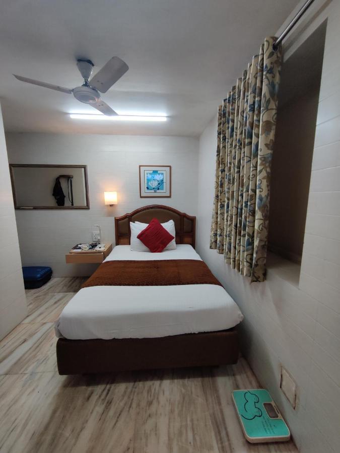 Capital Hotel Mumbai Exterior photo